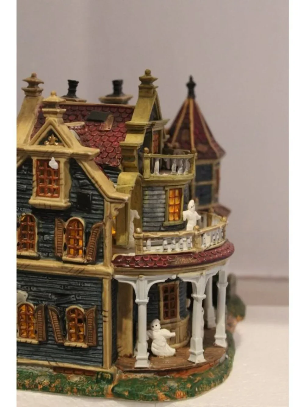 Lemax Spooky Town - Black Cauldron Inn  - Tested (see desc)